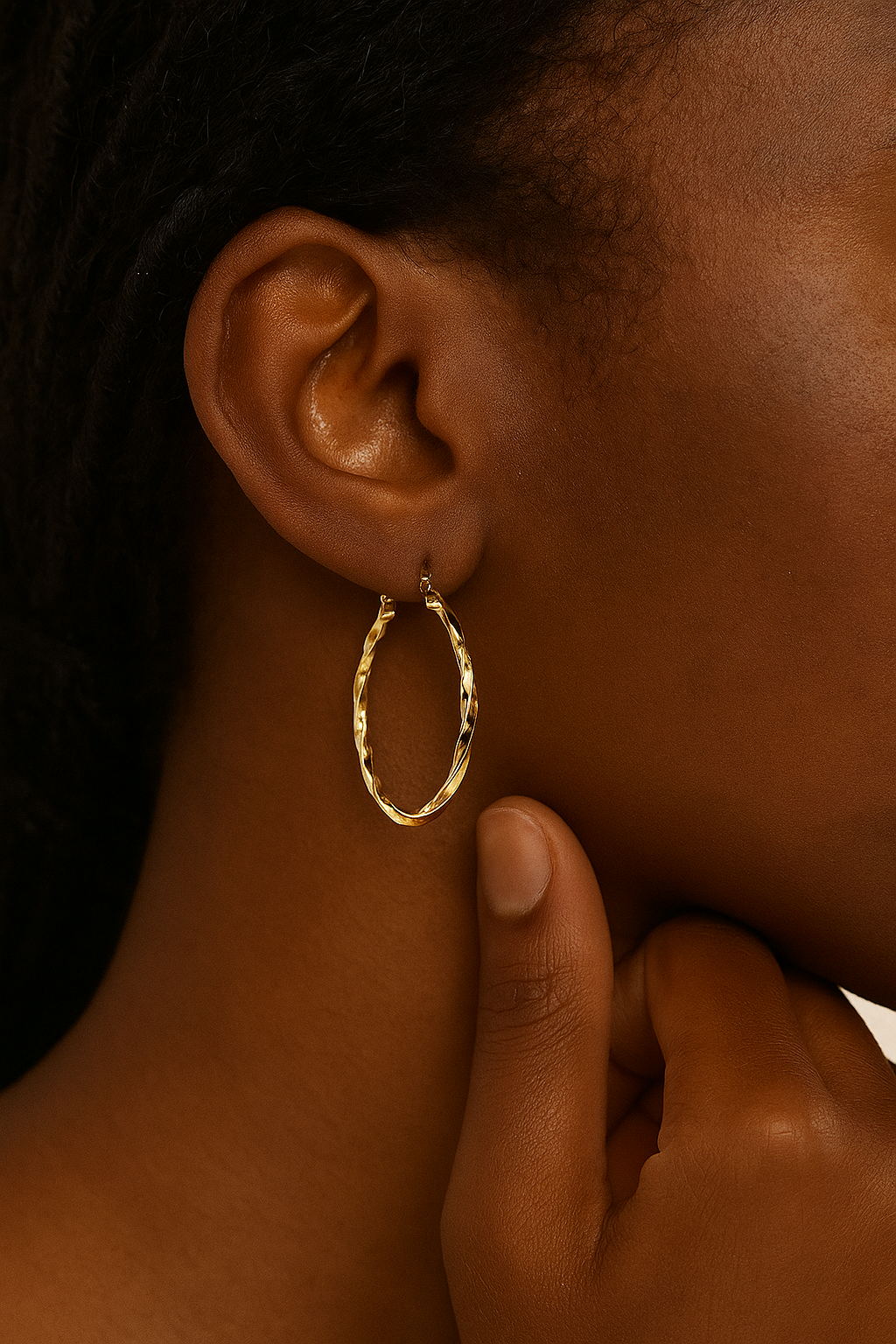 Boucles d'Oreilles Dorées à Contour Carré en Tourbillon